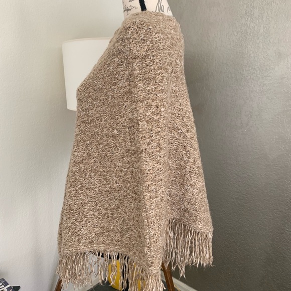 5 for $25 Poncho one size - Picture 2 of 4